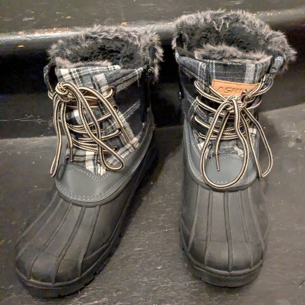 Zobha Gray Fur-Lined Plaid Boots